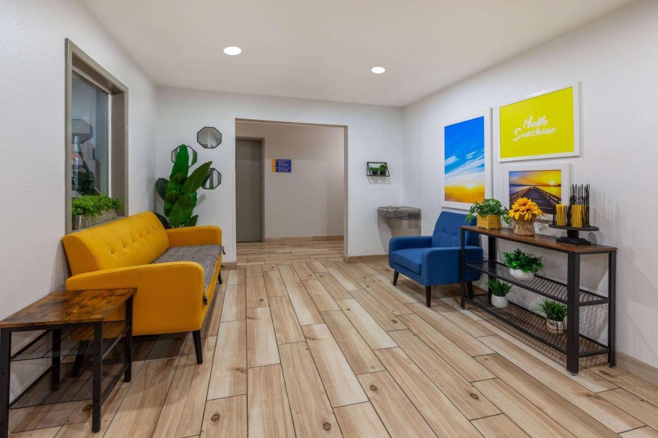Days Inn By Wyndham Racine/Sturtevant Extérieur photo