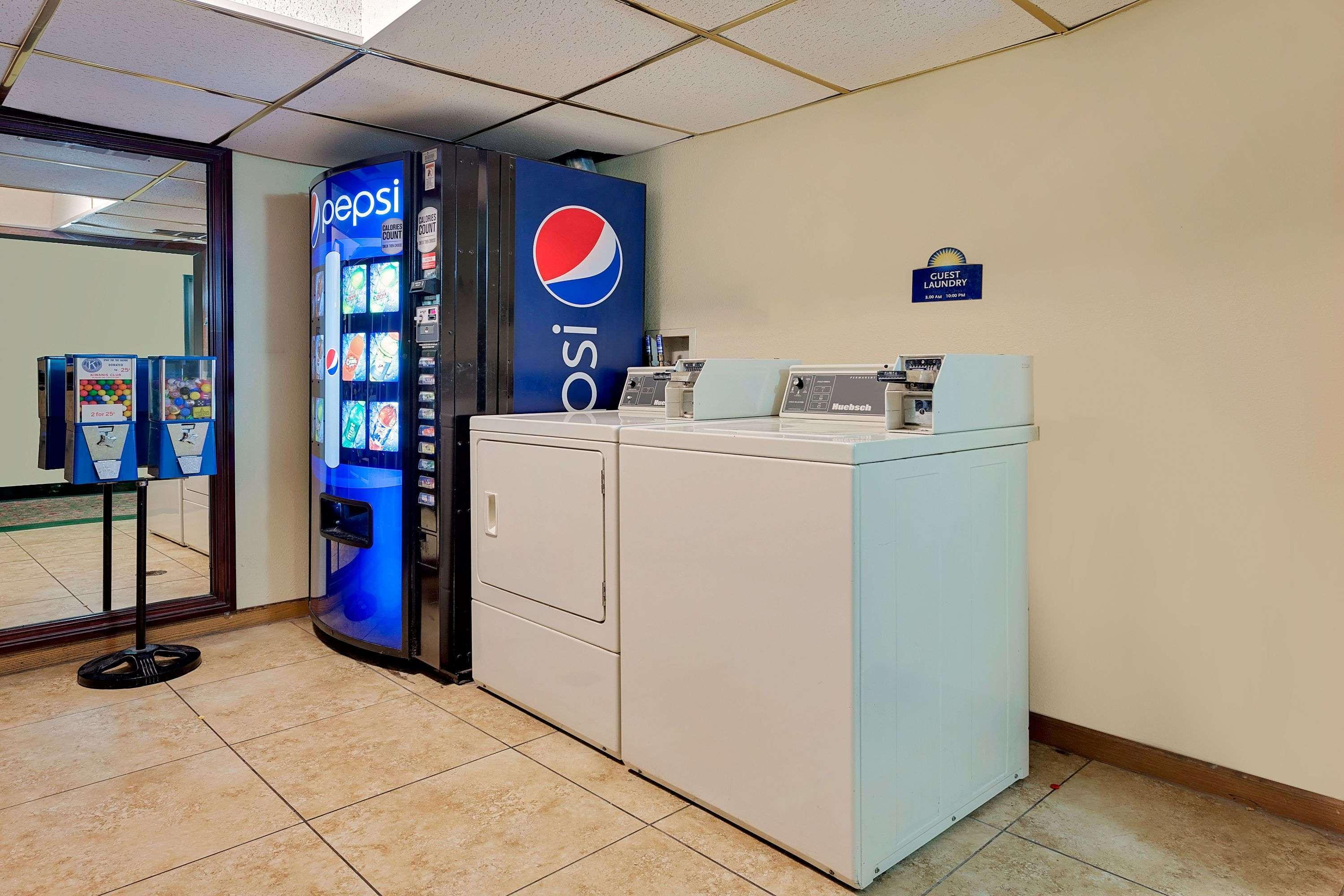 Days Inn By Wyndham Racine/Sturtevant Extérieur photo