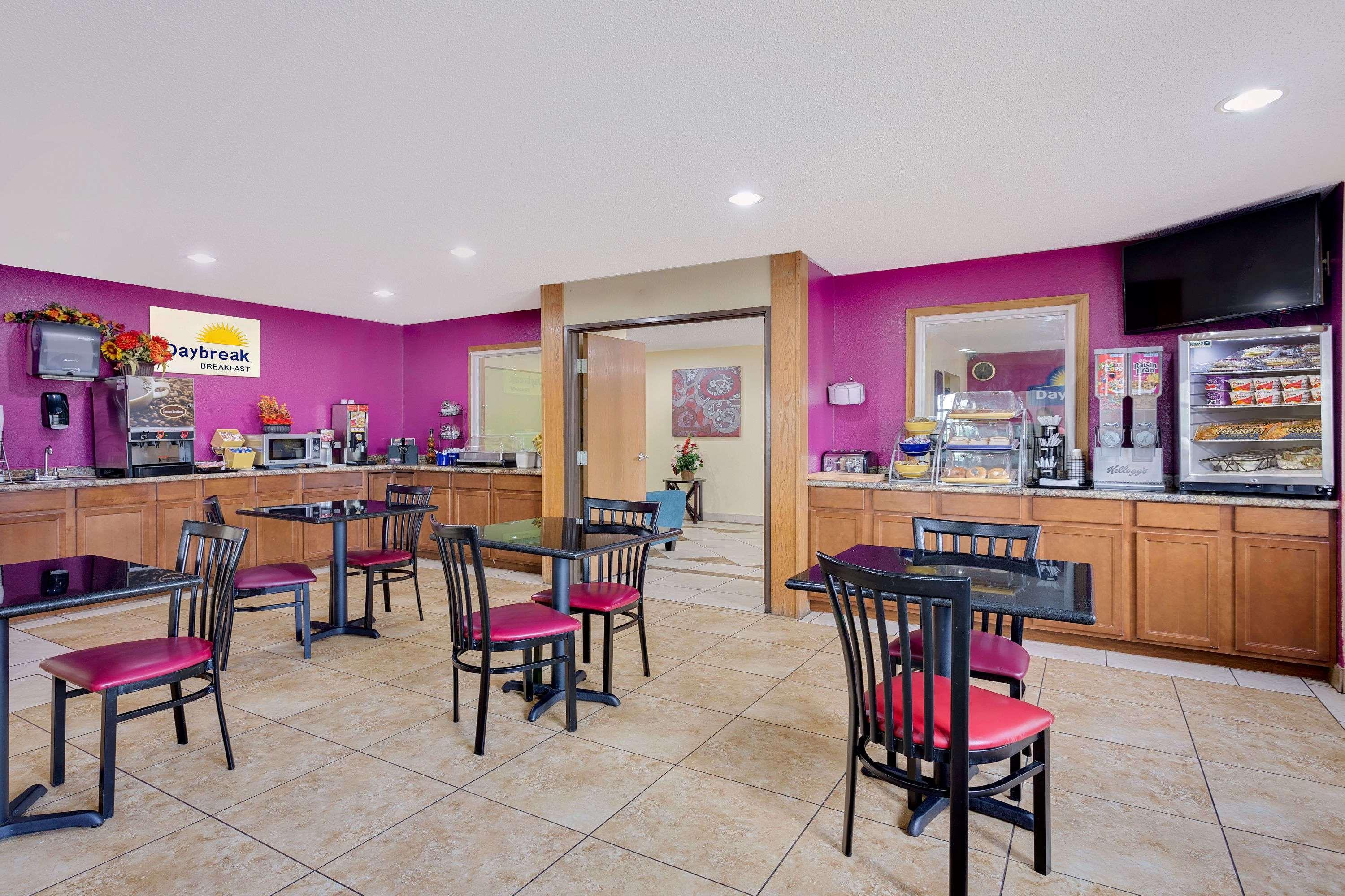 Days Inn By Wyndham Racine/Sturtevant Extérieur photo