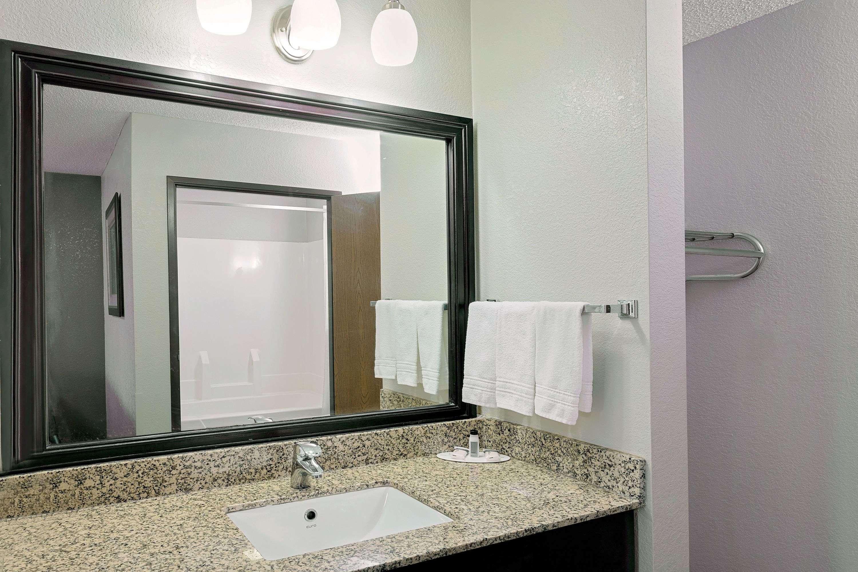 Days Inn By Wyndham Racine/Sturtevant Extérieur photo